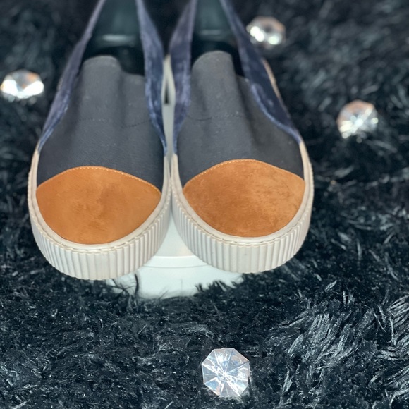 Multicolor comfortable slip on sneakers pairs great with a blazer and jeans. - Picture 4 of 6